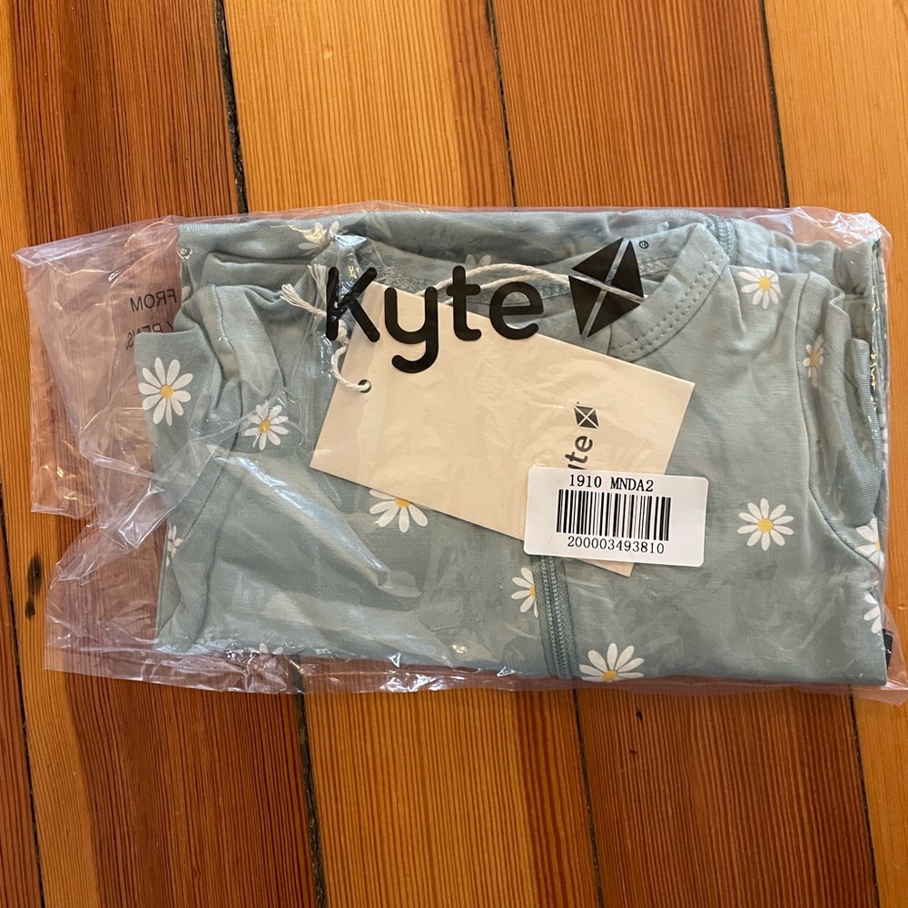 Kyte BABY 3-6M Zipper Romper